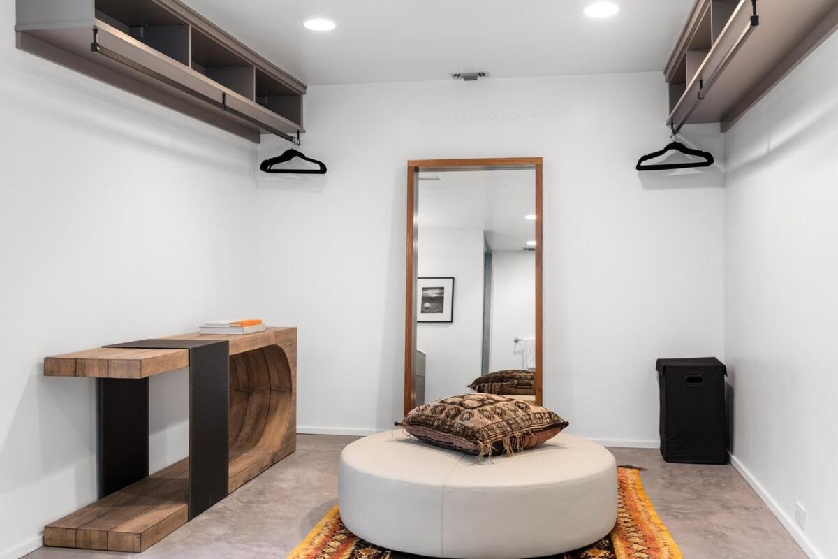 Mid Century Modern In Trousdale With Tennis Ferienhaus
