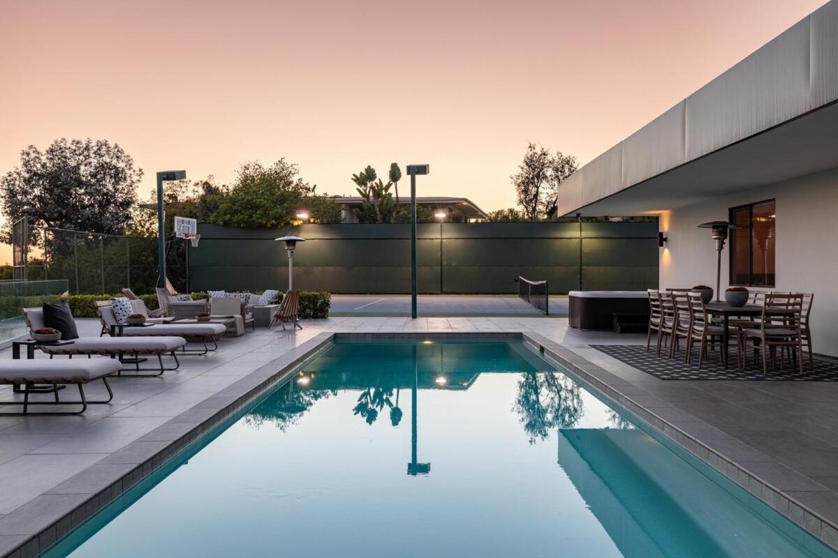 Mid Century Modern In Trousdale With Tennis Ferienhaus